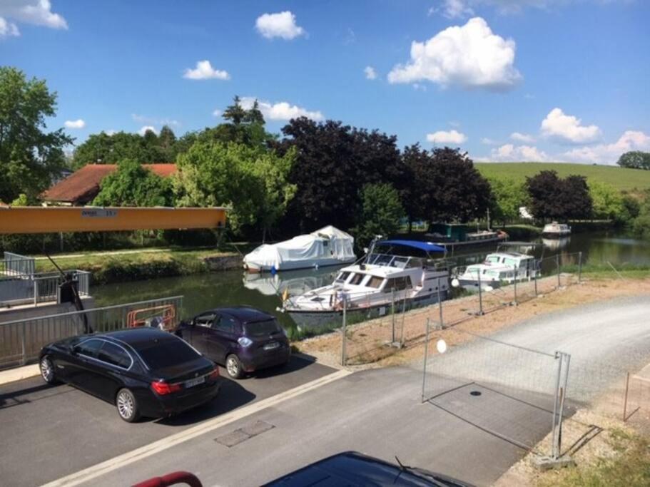Le Depot Appartement Du Canal 80M2 A Champvert Екстер'єр фото