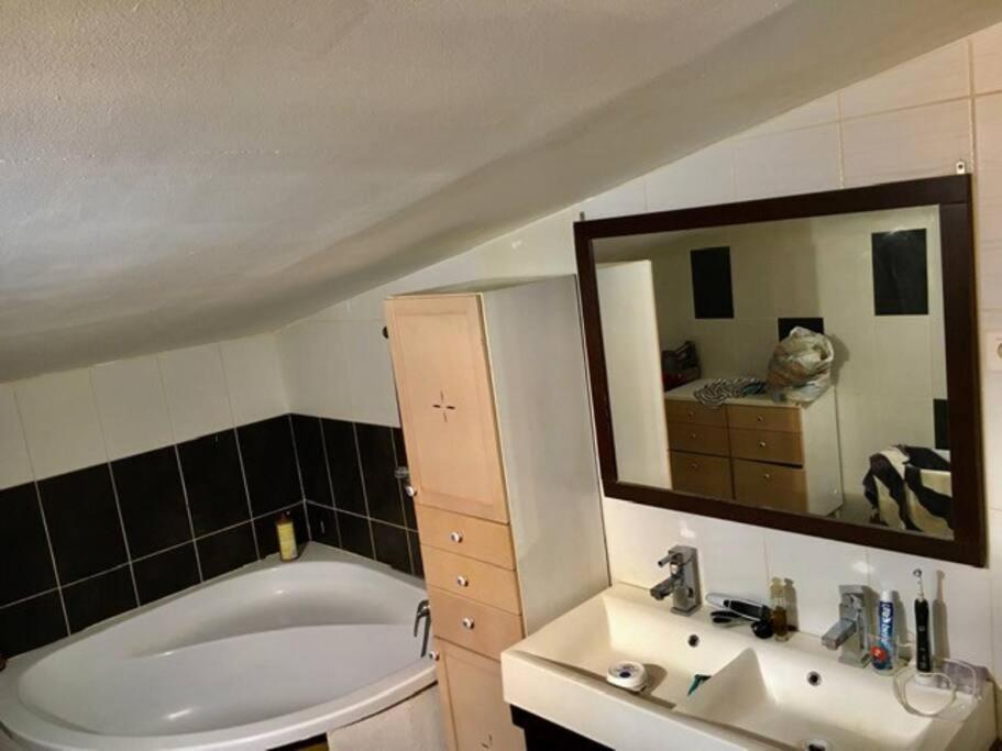 Le Depot Appartement Du Canal 80M2 A Champvert Екстер'єр фото